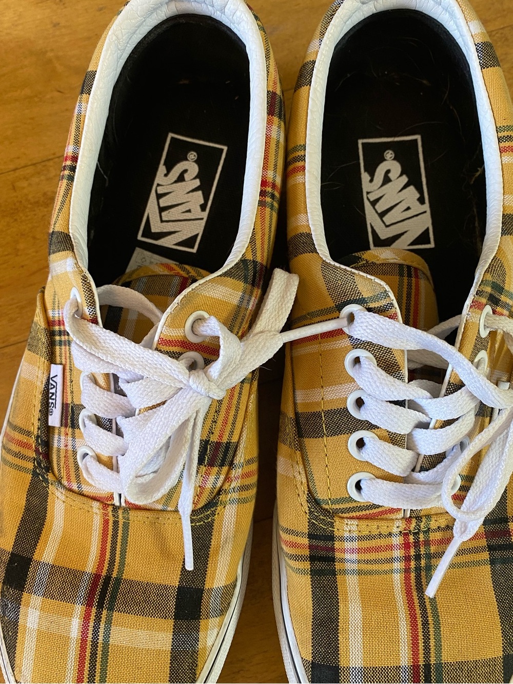 Vans unisex lace-ups. Yellow plaid.  Adorable Womens 8.5  Mens  7